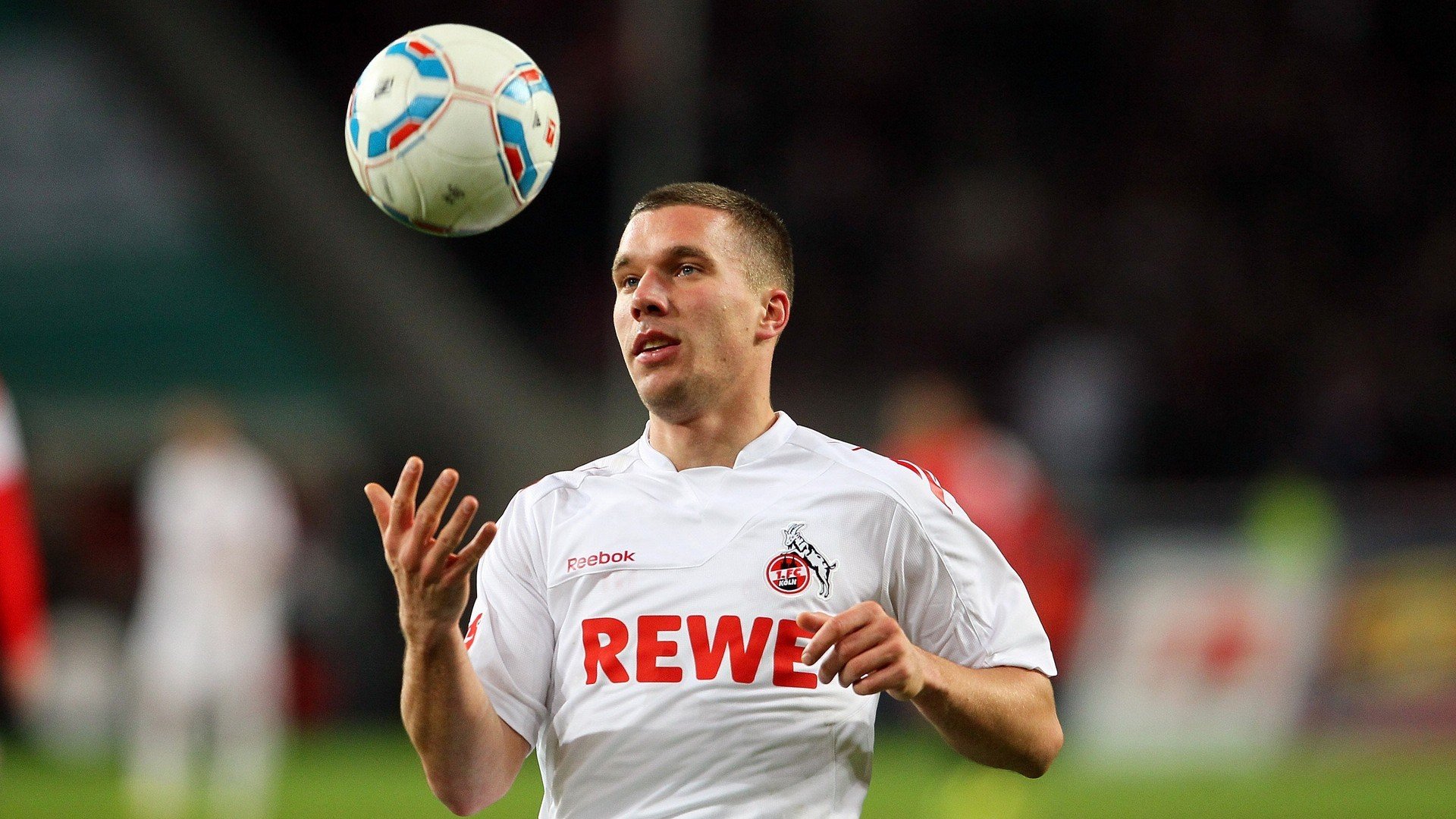 赛道上的毫厘之争，阿隆索统治全场，迈凯伦险胜阿斯顿马丁