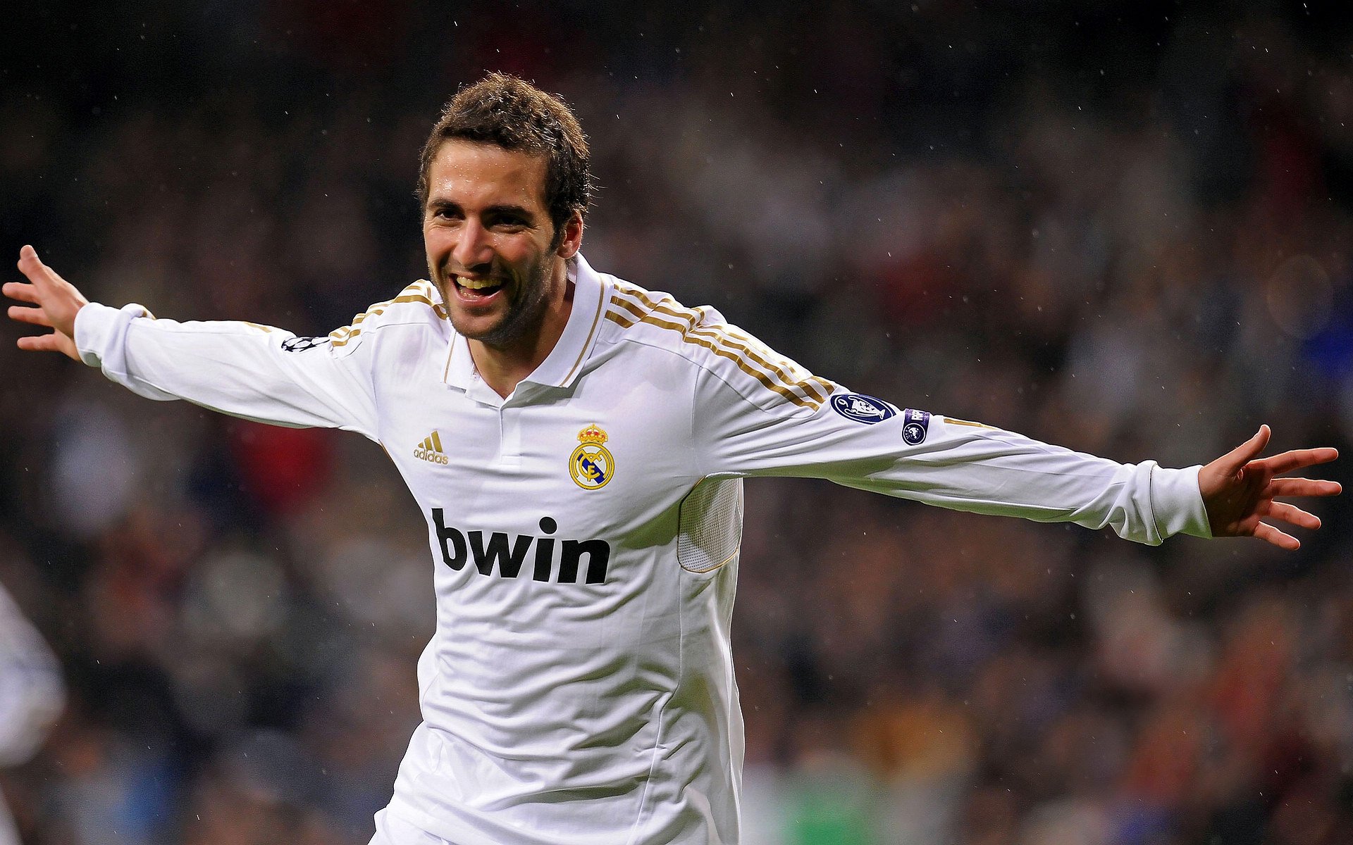 皮克高光闪耀，拜仁横扫塞维利亚展现唯一性统治力